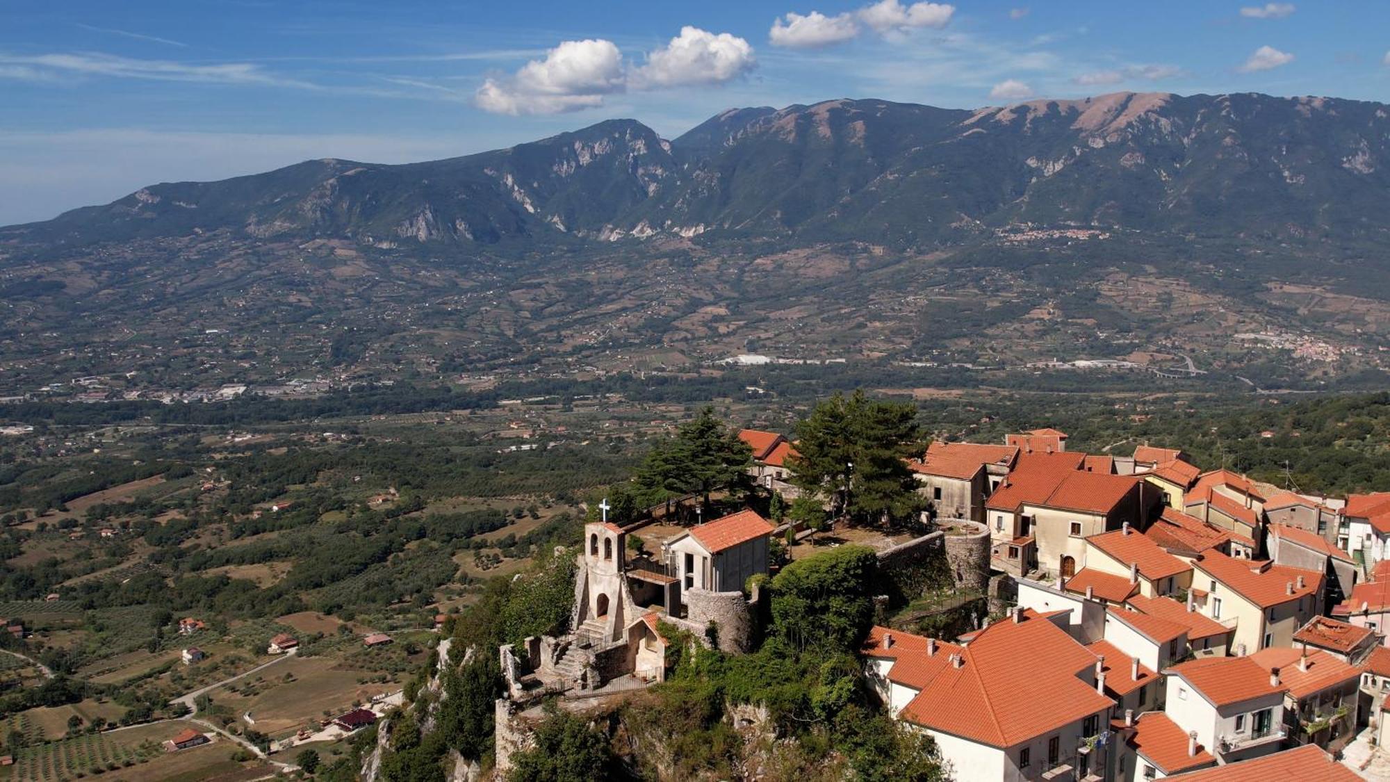 فيلا Il Borgo Dei Normanni Colliano المظهر الخارجي الصورة